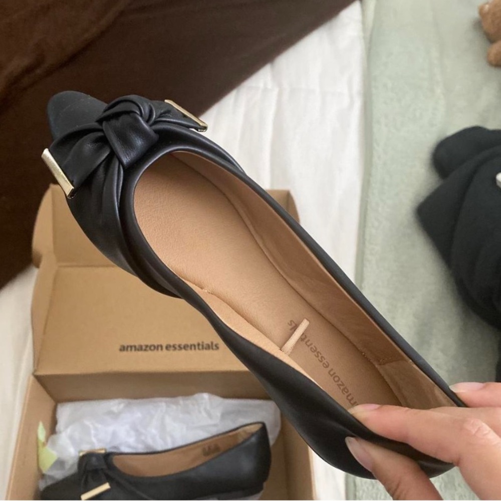 Amazon Essentials Black Knotted Pointed Ballet Flat with Gold Accent ✨Brand New✨